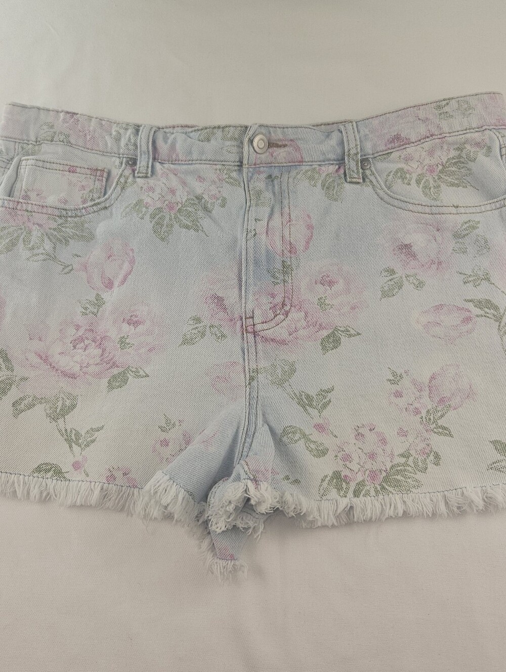 Celebrity Pink Juniors Size 15/32 Cut-Off Floral Light Denim Shorts Frayed Hem